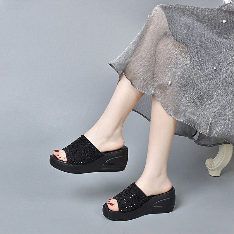 👣【35-43】2025 Női Fényes Wedge Pántos Szandálok